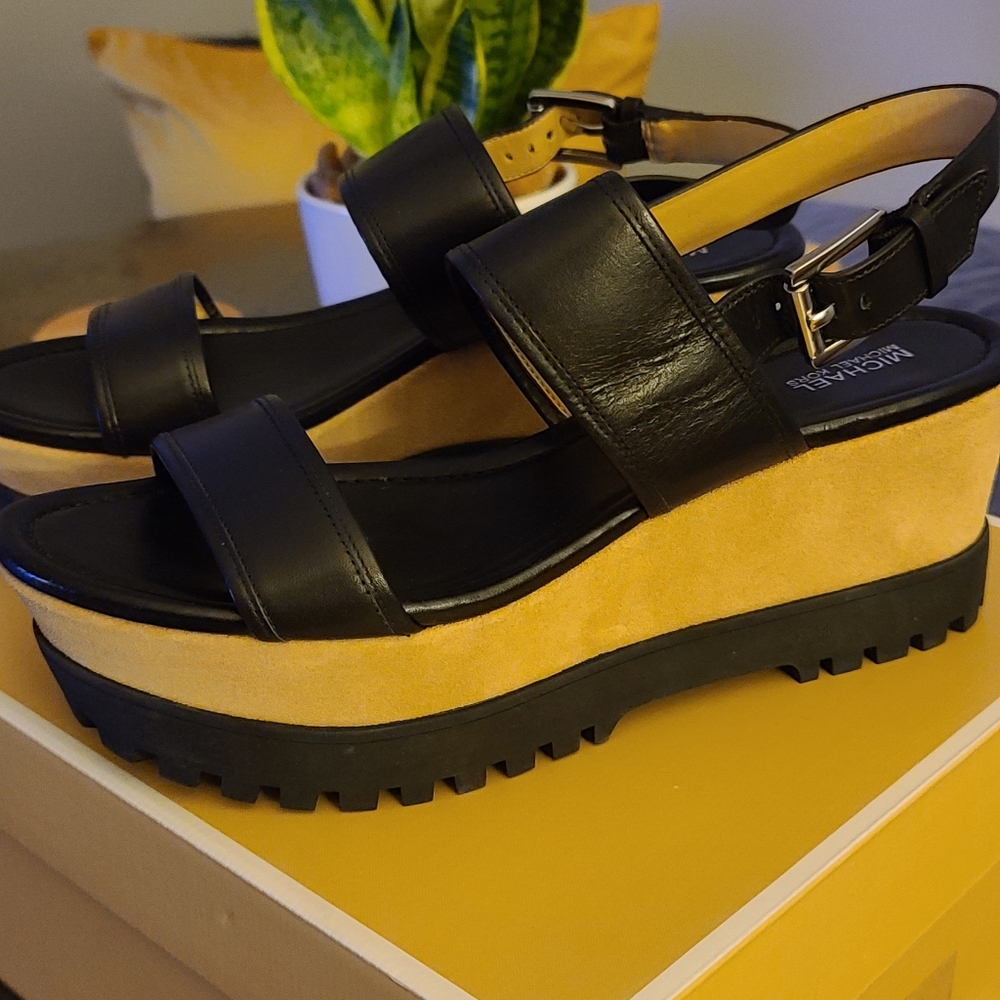 Shoes - Picture 6 of 8